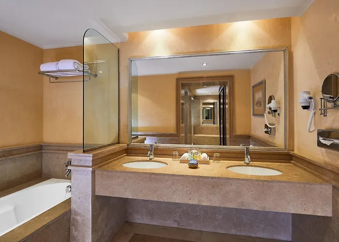 Royal Queen Suite Adults only